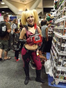 Comic-Con-2014_Harley Quinn Cosplay-costume
