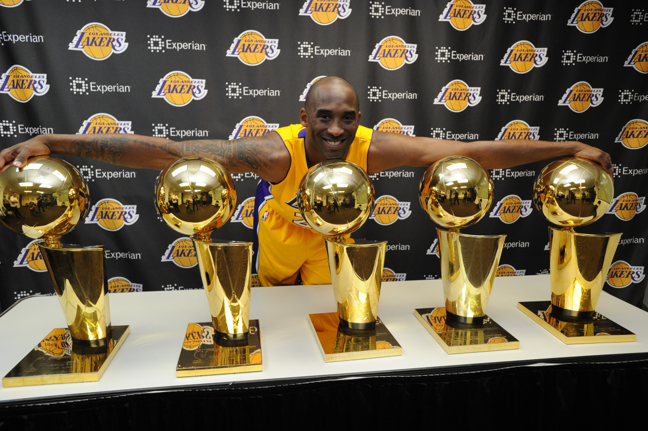 24 Achievements in the Career of Kobe Bryant - HowTheyPlay